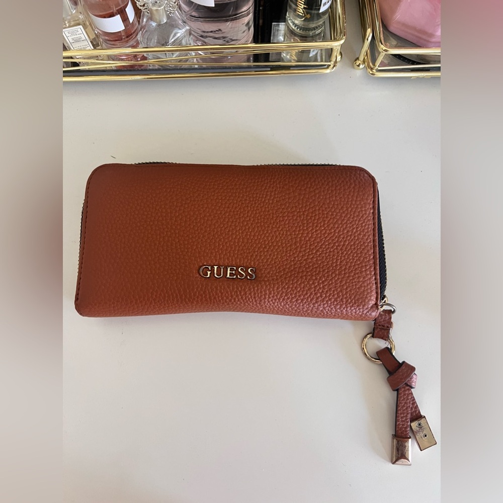 GUESS Wallet